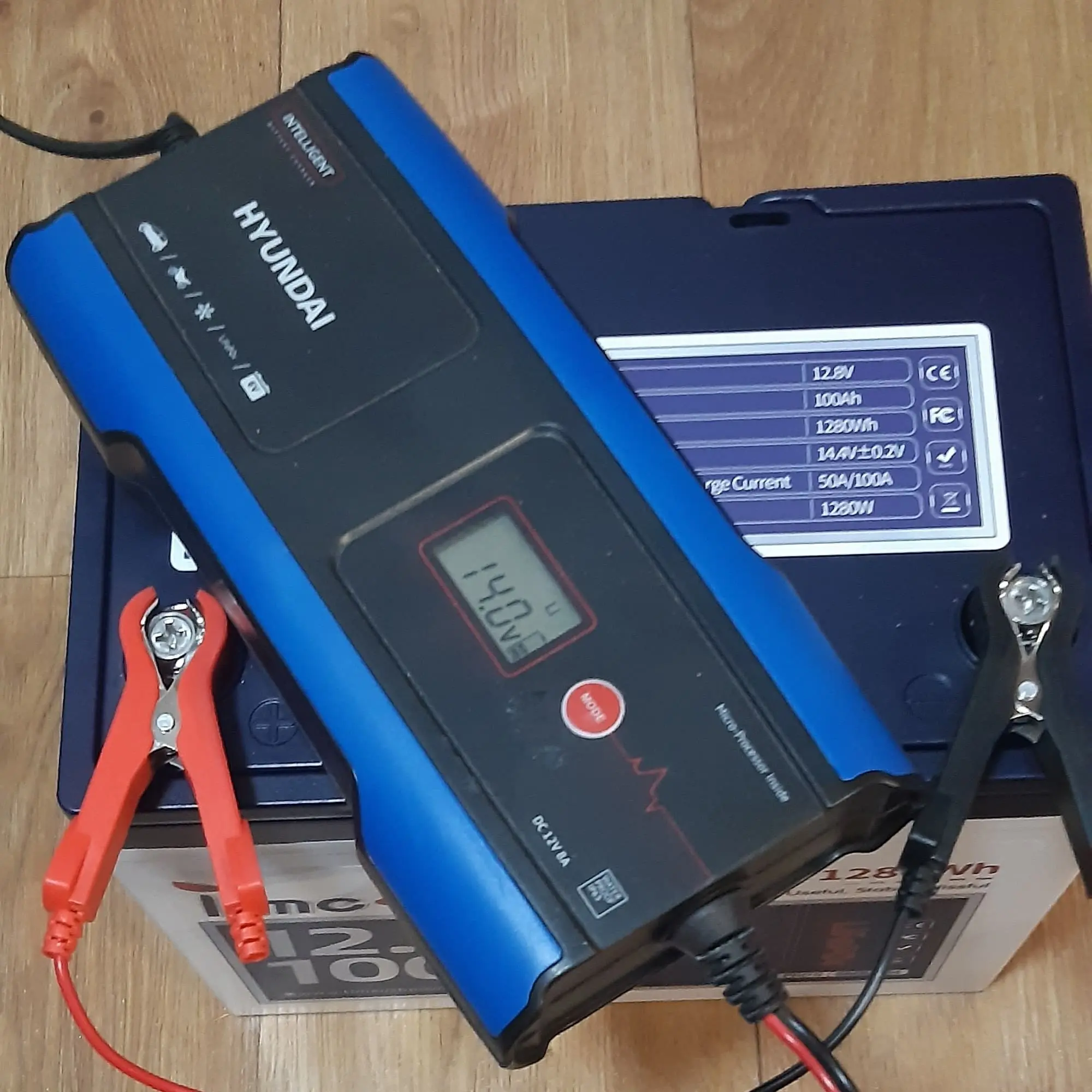 Hyundai HY 810 LiFePO4 charger