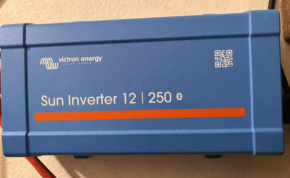 Victron Sun Inverter 12/250-15 - compact pure sine wave inverter with built-in PWM solar charge controller